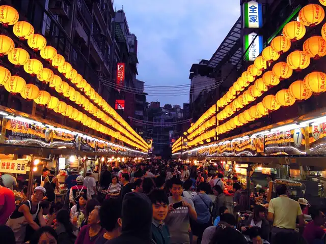 APT台湾(Taipei)2024会場から行きやすい観光地であるナイトマーケットの様子が映った画像